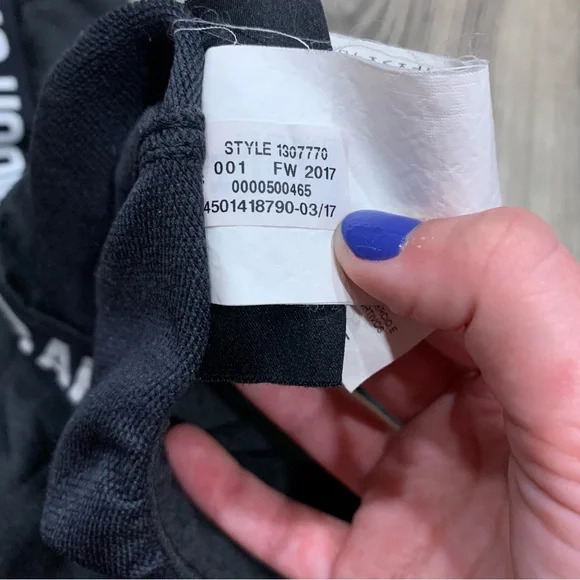 🎃 3/$30 Under Armour loose fit dark gray joggers - Picture 5 of 5